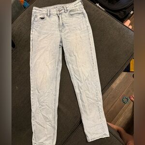 Light white washed American eagle mom jeans size 6
